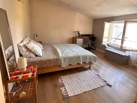 t2 meublé 42m2 + clim  accès jardin  parking 