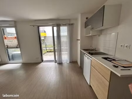 location studio meublé