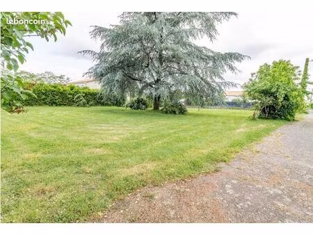 terrain 750 m² aizenay