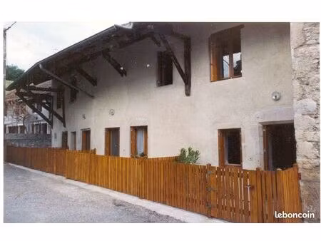 appartement trois pièces 60m2 dans une maison à la campagne