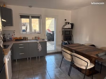 maison de ville semi individuelle avec petit jardin