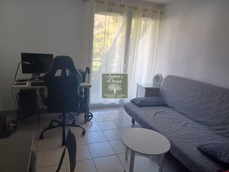 arles studio meublé et équipé de 25 m2 avec balcon