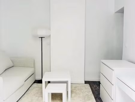 75017 - rue lemercier - studio de 17.63m² refait a neuf