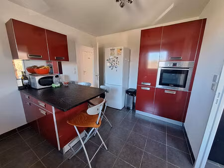vannes- charmant appartement t3 avec 2 balcons et 2 places de stationnement !