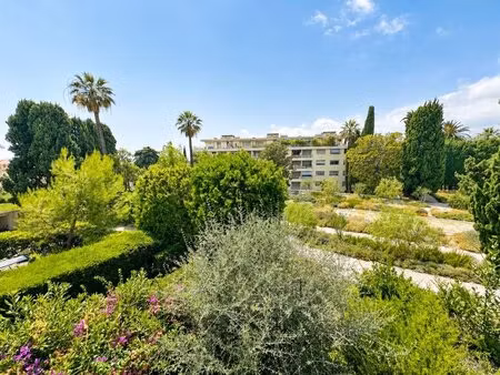 cœur cimiez  résidence de renom  calme  balcon et terrasse  vue dégagée  cave et garage
