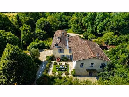 propriété 438 m²  piscine et parc arboré