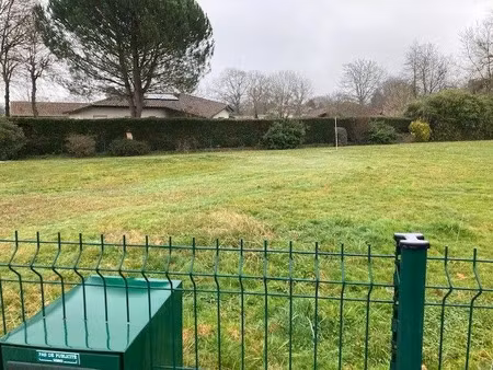 terrain à bâtir de 780 m² à bretagne-de-marsan (40)