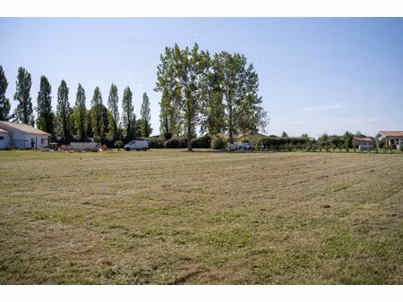 terrain à bâtir de 1500 m² à latrille (40)