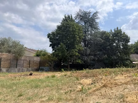 terrain à bâtir de 457 m² à leognan (33)