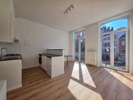 mérode - appart rénové 1ch avec balcon et cave