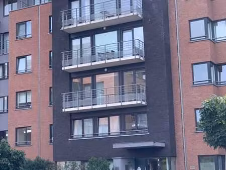bel appart. 1 chbre + balcon/terrasse + park. int et cave