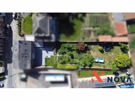 saintes  spacieuse maison 7 chambres  avec garage et jardin.