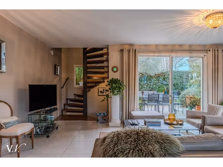 maison de luxe à vendre dans le quartier aiguillon