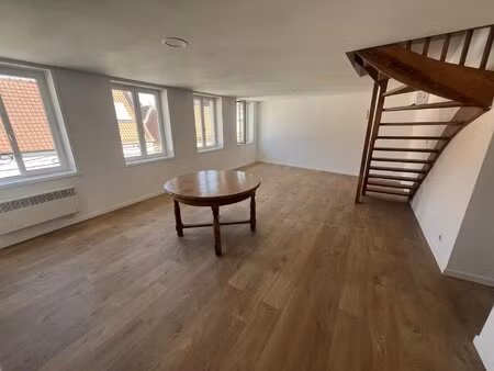 appartement rénové 1 chambre + bureau