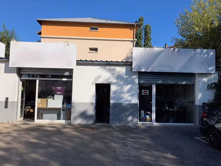 local commercial 110 51 m2 climatisé sur axe passant