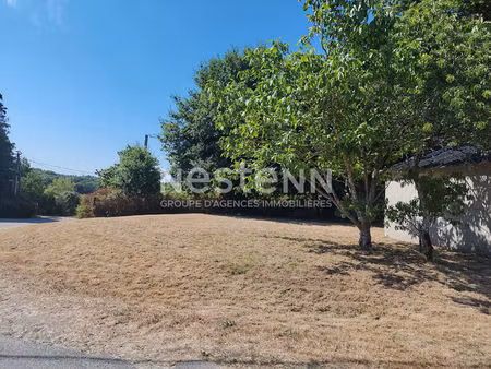 terrain constructible de 440 m² avec un garage de 25 m²