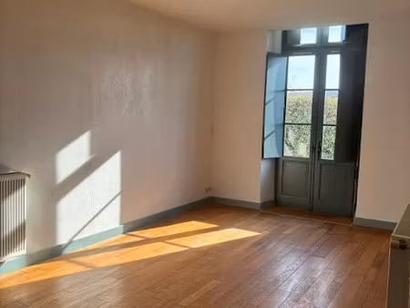 location appartement 3 pièces 72 m² à orthez (64300)  700 €