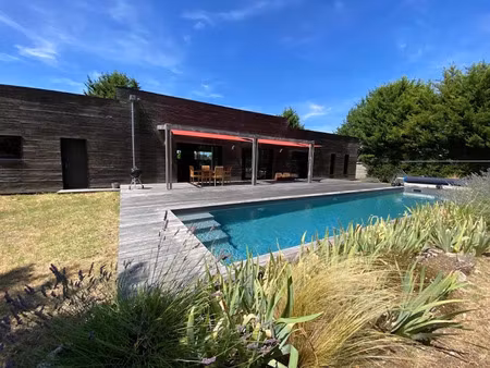 vente villa 4 pièces 131 m² à les mathes (17570)  800 000 €