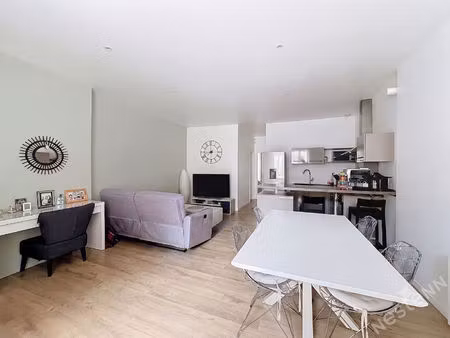 opportunité à saisir! très beau t3 clé en mains  climatisé  de 60m2  quartier centre-ville