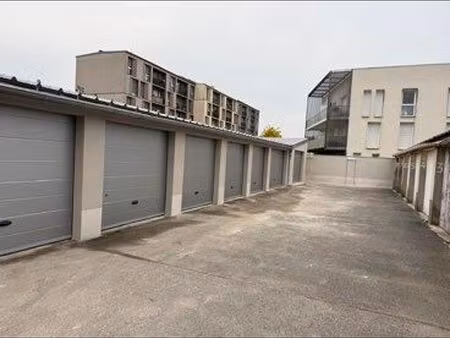 garage /box