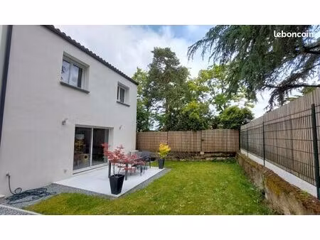 maison récente 84 m² · 3 chambres · jardin sans vis-à-vis & 2 places de parking privatives