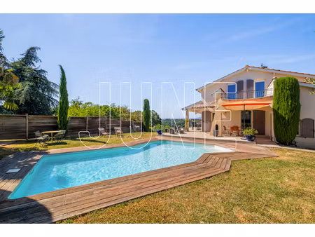 maison rénovée avec goût sur belle parcelle