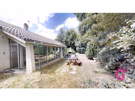 villa d'env. 150m2 avec double garage et grand jardin !