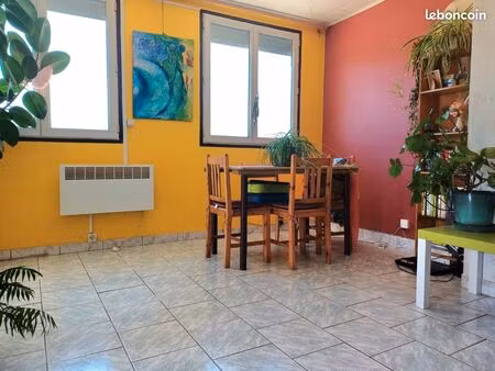 tres beau t2 avec espace extérieur
