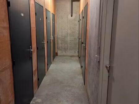 cave / espace de stockage sécurisé 2 4 m² - hyper-centre saint-germain-en-laye