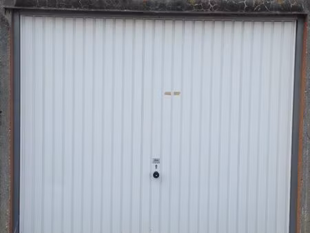 particulier loue box fermé