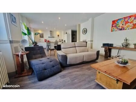 grande maison de caractère avec 2 logements – fort potentiel locatif – centre d’objat