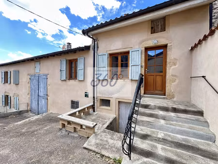 charmante maison de village 2 pièces de 44 m2 à aigueperse