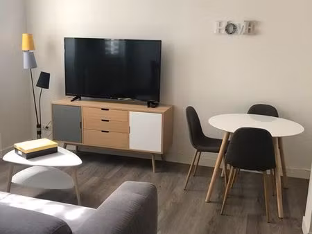t2 meuble de 47m2  en duplex  centre ville  parking  830 charges comprises