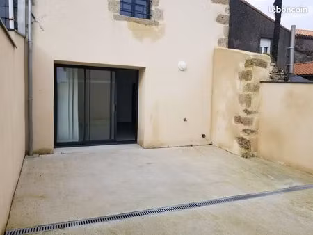 appartement récent 2 pièces · 39 m² + terrasse entre montaigu et les herbiers