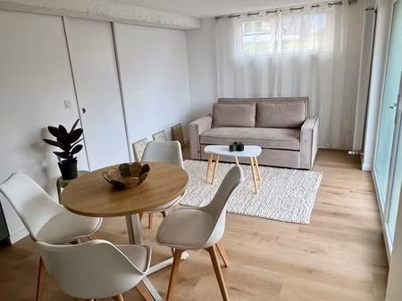 appartement 2 pièces entièrement renové et meublé – proche cern / genève / jura