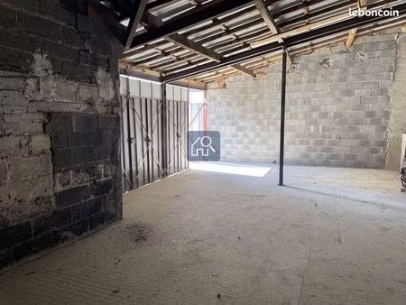 parking/box 55 m² sévérac-l'église