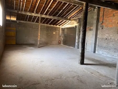 dépôt / garage / local de stockage à louer 110 m2