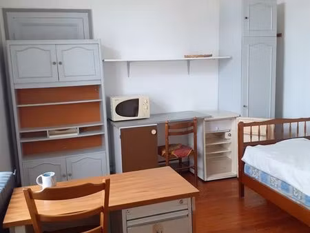 loue chambre meublée