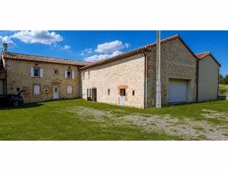 corps de ferme avec piscine fénols (81)