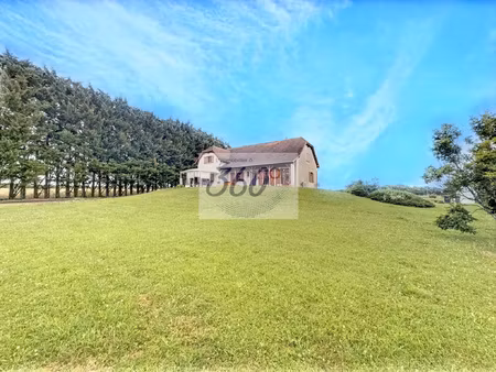 maison familiale aux portes de louhans : élégante propriété