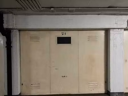parking/garage/box