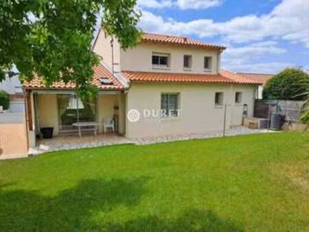 vente maison à la roche-sur-yon le bourg sous la roche (85000) : à vendre / 150m² la roche