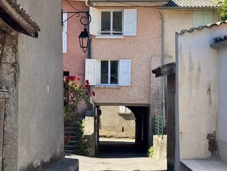 à vendre : maison de village suspendue t4 atypique (~75 m²) – le brusquet