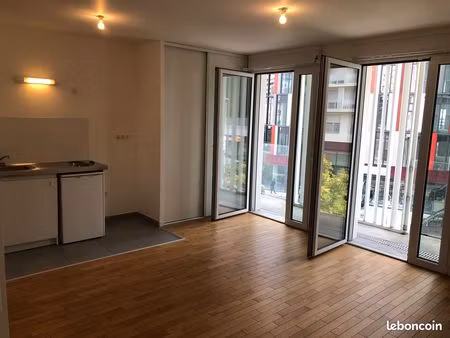 studio lumineux avec balcon – résidence récente – rer nanterre université 198 000
