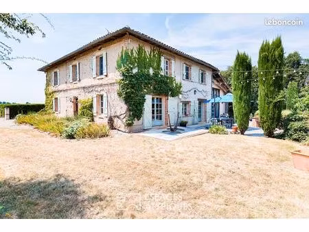 maison 6 pièces 260 m²