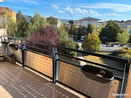 t4 de standing de 126 m² avec terrasse  garage fermé et piscine