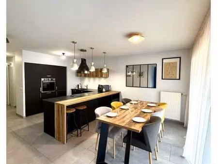 location premium 2 chambres - t3 meublé 81 m² - carré de soie