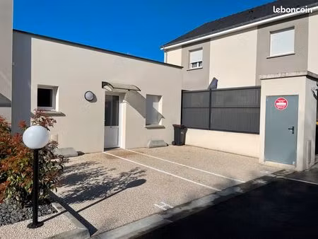 t2 lumineux avec terrasse privée et parking