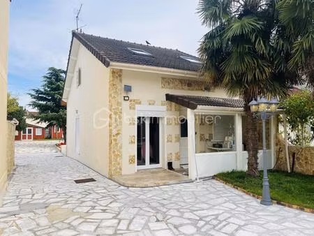 maison élégante au cœur de la tranquillité et à proximité de toutes commodités