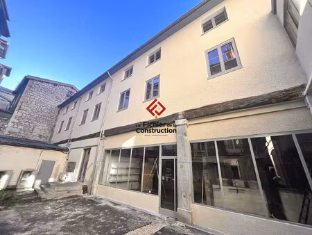 bâtiment avec 4 plateaux à rénover